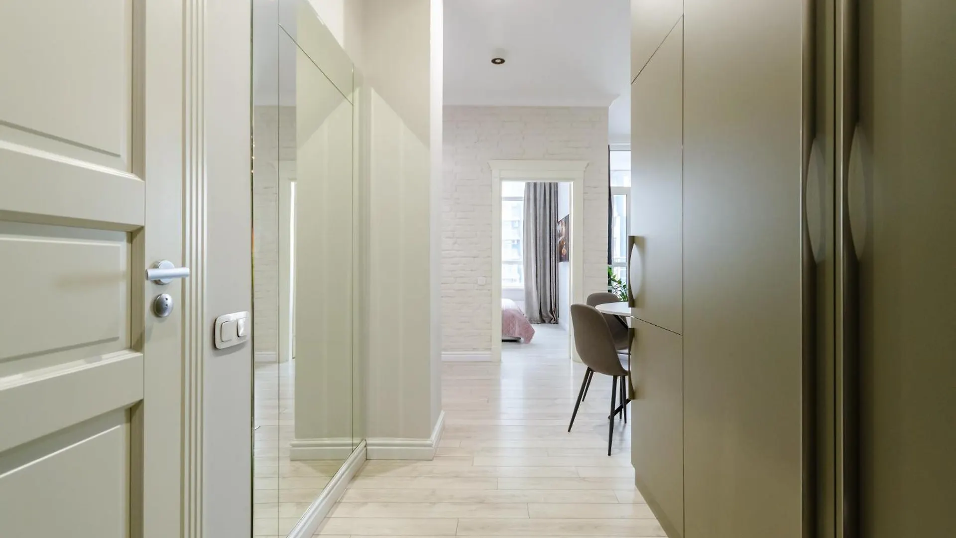 Petrovdom Apartments 10-197 In Rc Central Park, 7 John Mccain Street Kiev Ucrania