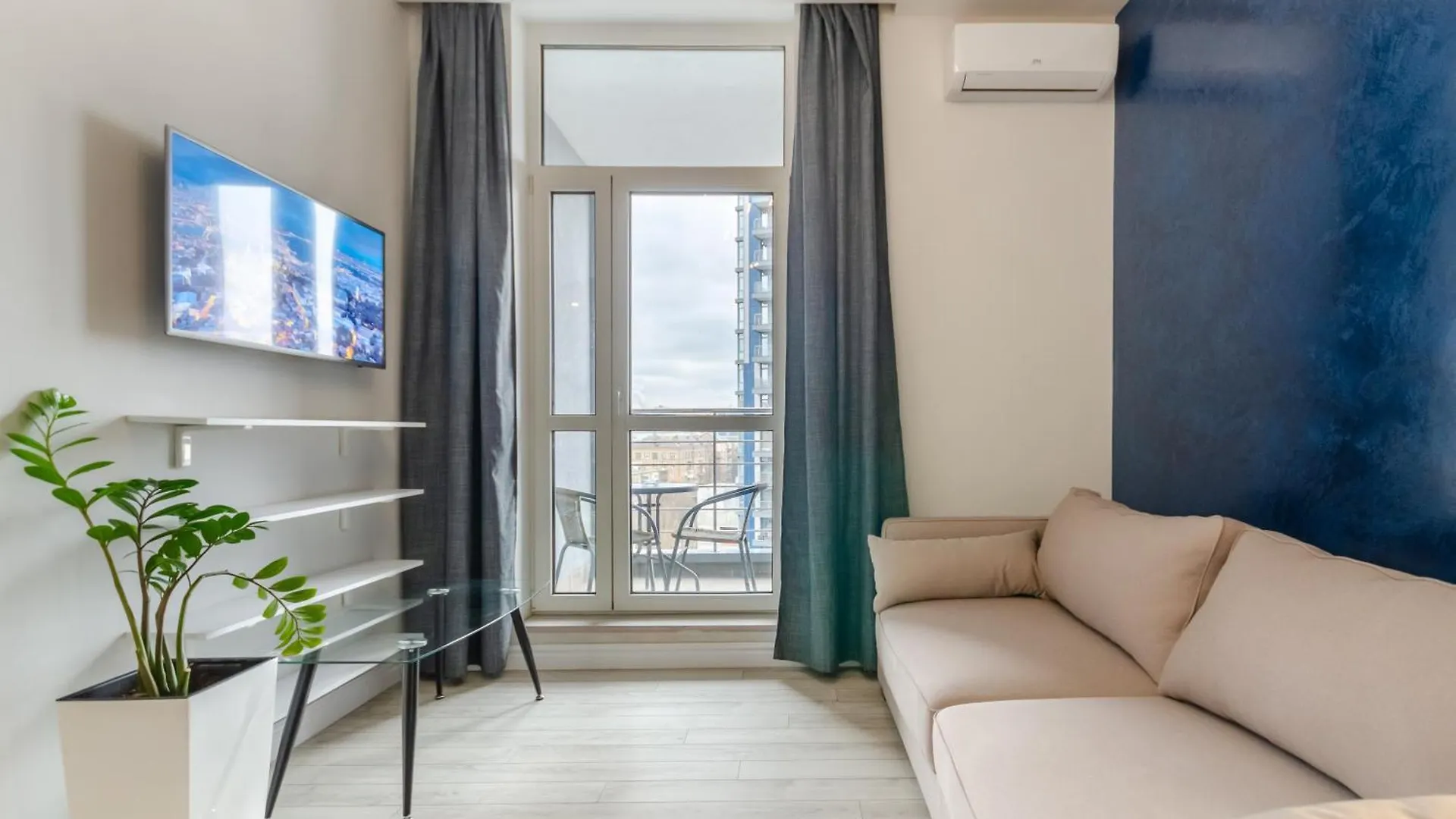 Petrovdom Apartments 10-197 In Rc Central Park, 7 John Mccain Street Kiev