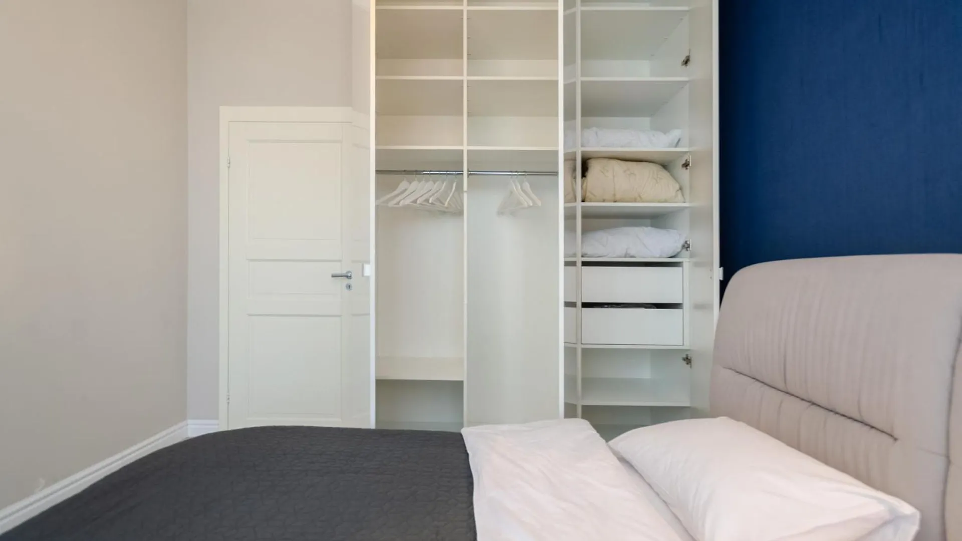 Petrovdom Apartments 10-197 In Rc Central Park, 7 John Mccain Street Kiev