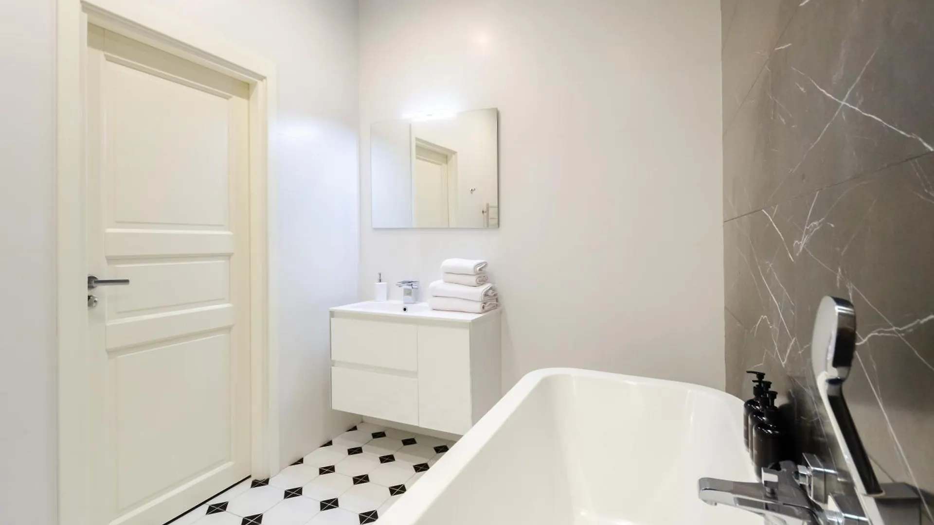 Petrovdom Apartments 10-197 In Rc Central Park, 7 John Mccain Street Kiev