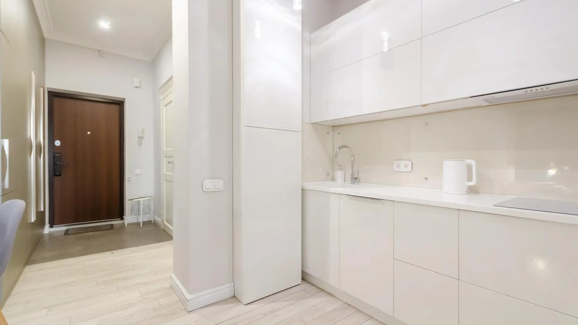 Petrovdom Apartments 10-197 In Rc Central Park, 7 John Mccain Street Kiev 0*,
