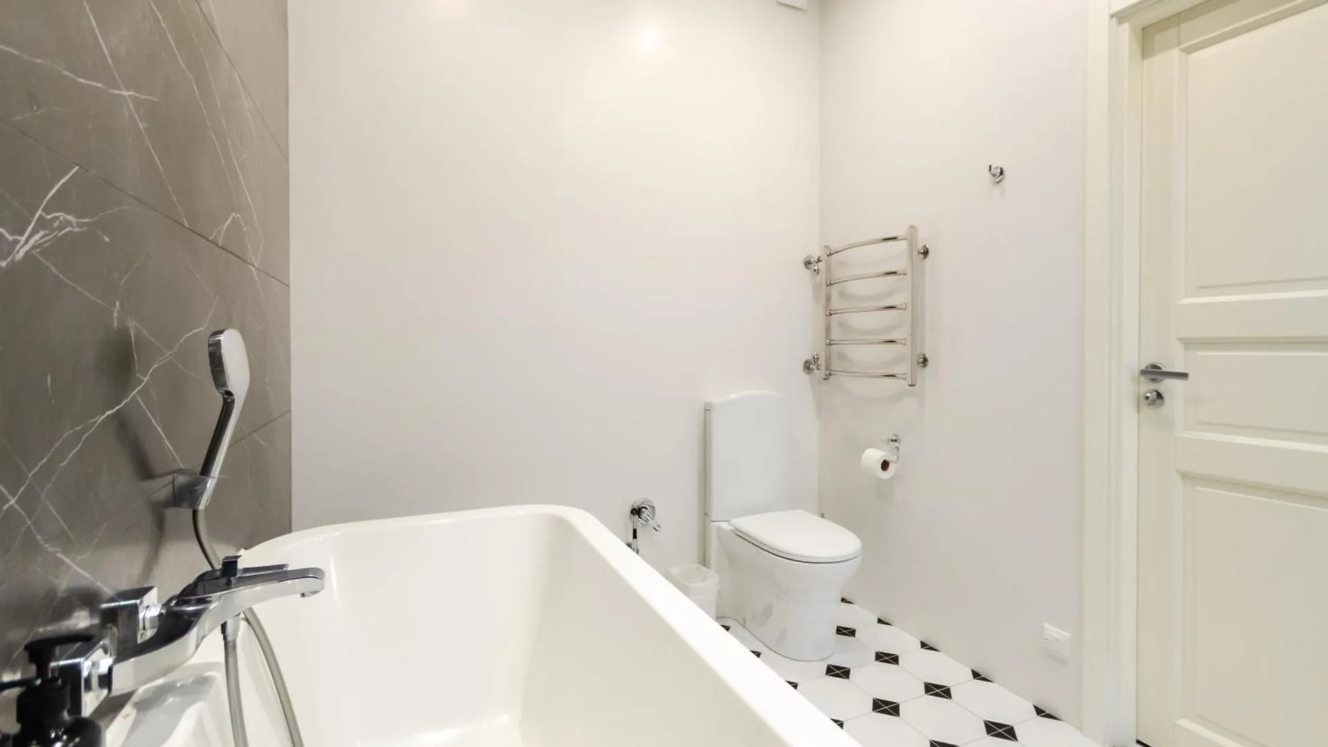 Petrovdom Apartments 10-197 In Rc Central Park, 7 John Mccain Street Kiev 0*,  Ucrania