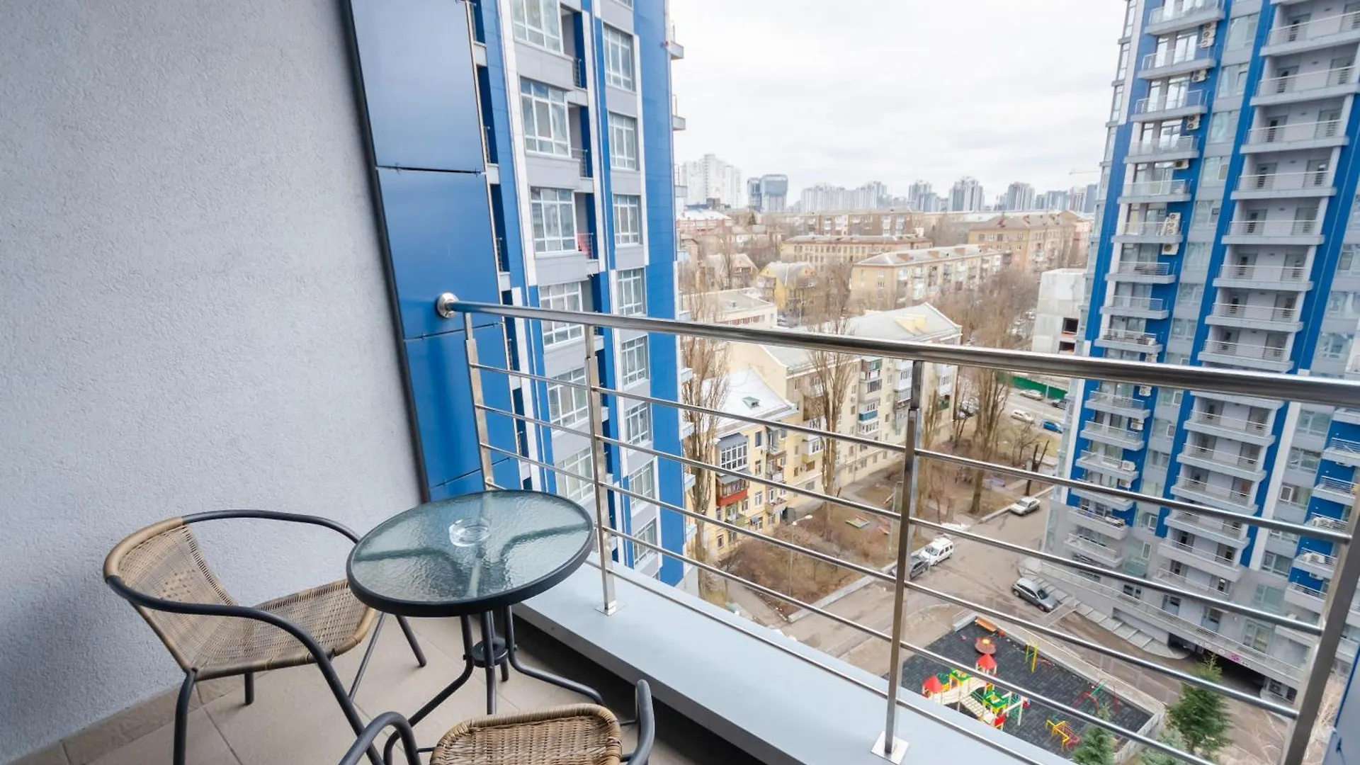 Petrovdom Apartments 10-197 In Rc Central Park, 7 John Mccain Street Kiev 0*,